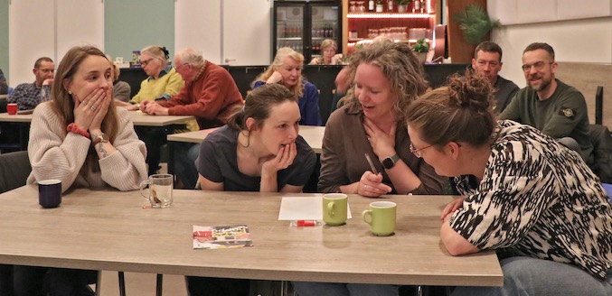 Volksdansen en pubquiz voor 50-plussers