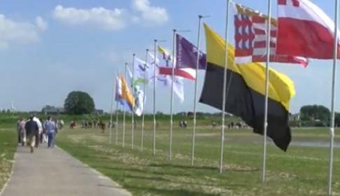 Feestje na afronding werkzaamheden bij de Lek