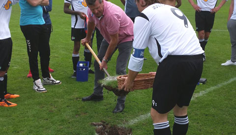 Middenstip JSV symbolisch verwijderd