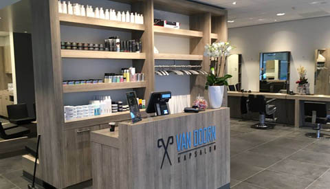 Kapsalon van Doorn opent zijn deuren iets verderop