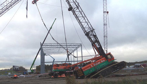 Kraan verzakt giek achterover geslagen