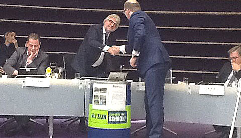 Nieuwe prullenbakken voor wethouder Peter Snoeren