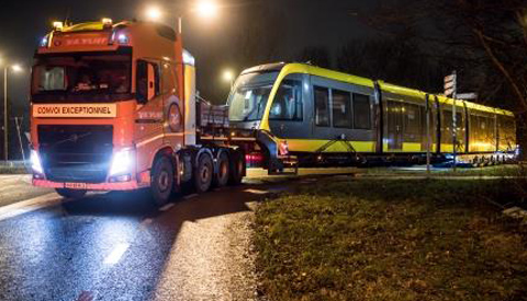 Eerste tram Uithoflijn aangekomen in Nieuwegein