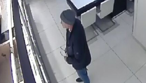 Vingervlugge ringdief gezocht die juwelier in Nieuwegein oplichtte