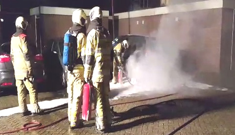 Video: Politie zoekt tips rond autobrand aan de Barnsteendrift