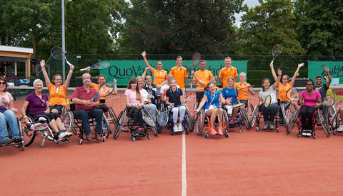 Tennisclinic G-sporters en rolstoeltennissers bij Rijnhuyse