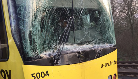 De eerste beelden: Trams komen in botsing met elkaar