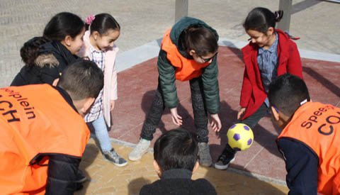 Minder vervelen en meer bewegen op het schoolplein