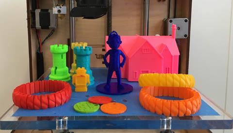 Ontwerp en print je eigen telefoonhoesje of sieraad bij de Media Makerspace