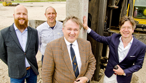 Eerste paal XLdistributiecentrum op Het Klooster de grond in