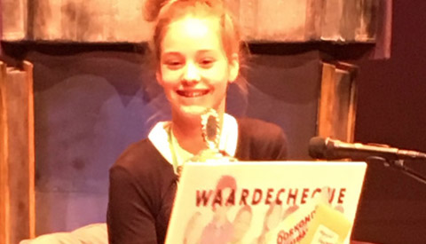 Fenniek Jager van het Ubbo Emmius wint voorleeswedstrijd Read2Me!