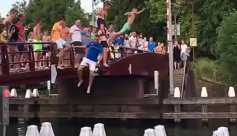 Kampioensduik voor TV Rijnhuyse