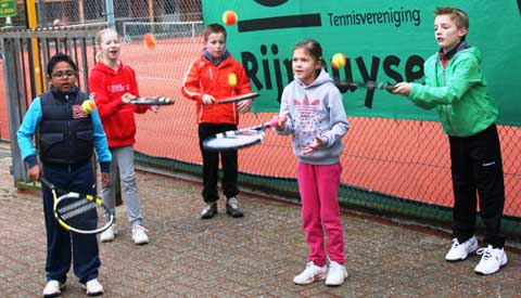 Gaaf Straattennis evenement op het Merweplein!