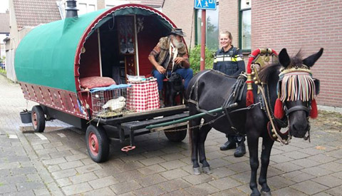 Man met huifkar op de ‘s-Gravenhoutseweg in Nieuwegein