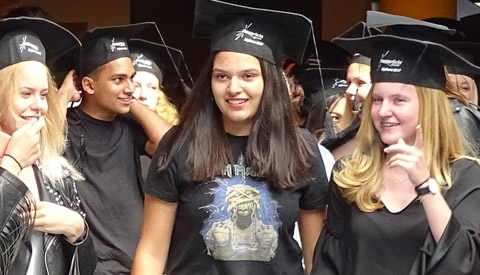 Eindelijk die felbegeerde afstudeerhoed mét diploma