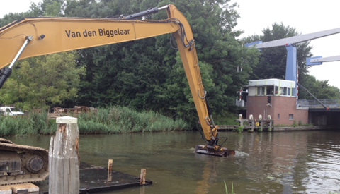 Baggeren Gekanaliseerde Hollandsche IJssel begonnen