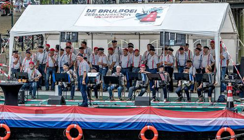 Brulboeien treden op tijdens Werfdagen