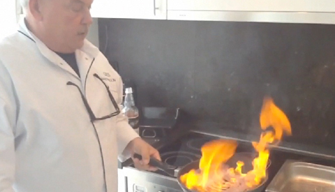 Nieuwe rubriek: 100% Cees. Deze week maakt Maestro Culinaire Cees van Suylekom lamscarré’s