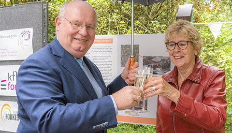 Video: Bijzonder kunstwerk geopend over het Fokkesteeglaantje
