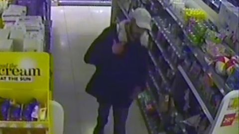 Video: Scheermesjesdief gezocht