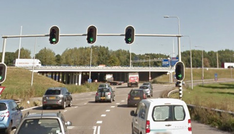 Getuigen gezocht aanrijding verkeersplein Laagraven