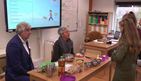 Groep 8 van Basisschool De Toonladder aan de slag met gezonde voeding