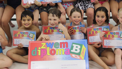 Afzwemmen voor B-diploma in Merwestein