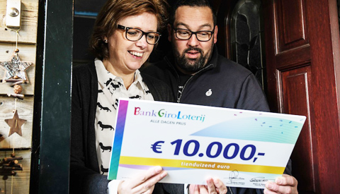 Monique uit Nieuwegein wint 10.000 euro bij BankGiro Loterij