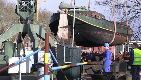 Video: Spectaculaire hijspartij bij Museumwerf Vreeswijk