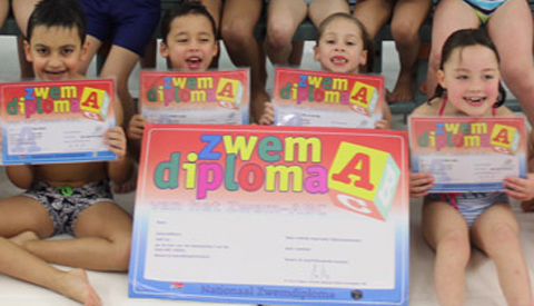 Afzwemmen voor het A-diploma in Merwestein
