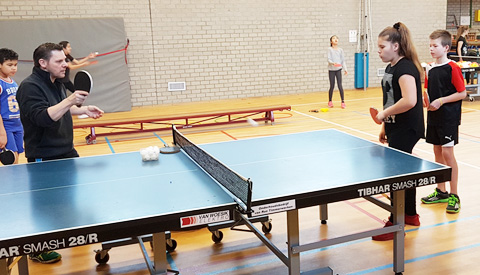Tafeltennisvereniging VTV bereid basisschool leerlingen voor op tafeltennis toernooi