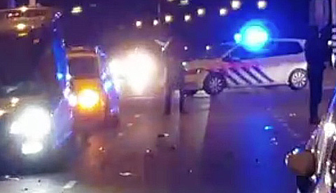 Scooterrijder zwaar gewond bij aanrijding op de A.C. Verhoefweg