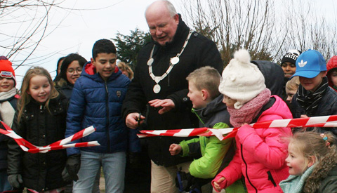 Video: Burgemeester Frans Backhuijs opent Funland in Galecop