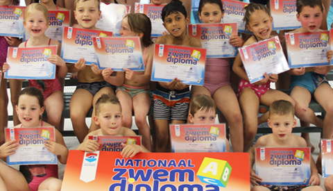 Geslaagd voor het A- zwemdiploma in Merwestein