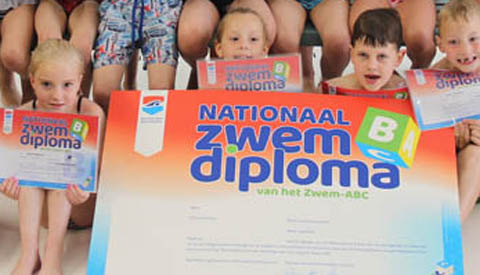 Geslaagd voor het B- zwemdiploma in Merwestein