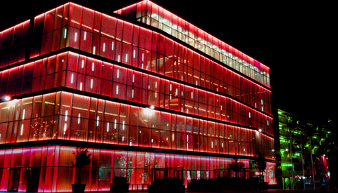 Stadstheater en kunstencentrum De Kom licht vrijdag rood op