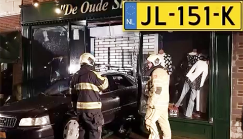 Politie zoekt getuigen van ramkraak in Vreeswijk