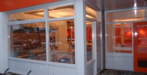 Rommelmarkt in buurtplein Doorslag