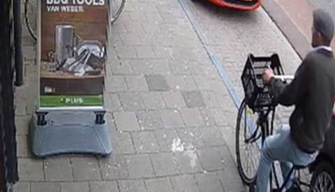 Vliegensvlugge fietsendief slaat toe bij de PLUS op de Nedereindseweg