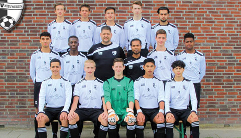 Kapperszaak Head Office by Bjorn sponsor eerste team JSV JO17