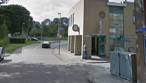 Politiewagen in botsing met fietser in Fokkesteeg