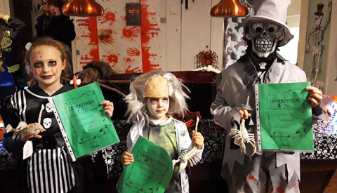 Geslaagde Halloween optocht door Fokkesteeg