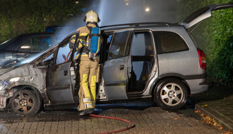 Auto brandt volledig uit aan de Neptunesburg