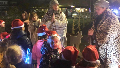 Herdertjestocht luidt kerstvakantie in voor leerlingen van Vroonestein
