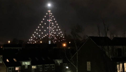 Grootste kerstboom straalt weer over Nieuwegein
