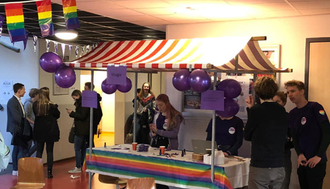 D66 Nieuwegein in gesprek met CALS scholieren op Paarse Vrijdag