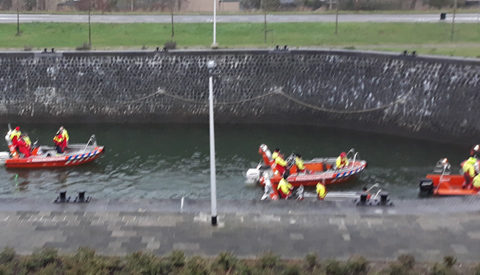 “Serious Rescue” door de sluizen van Vreeswijk