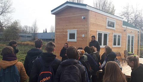 Extra: ‘Gluren bij de Buren’ in Tiny Village Kleinhuizen