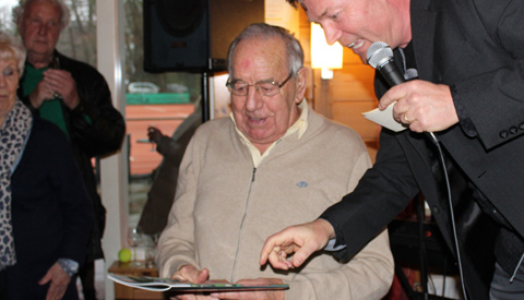 Video: ‘Eerste jubileummagazine Tennisvereniging Rijnhuyse  voor Gerard van Beek, lid van het eerste uur’