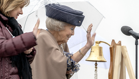 Video: 3e Kolk Prinses Beatrixsluis op 6 februari officieel geopend door H.K.H. Prinses Beatrix